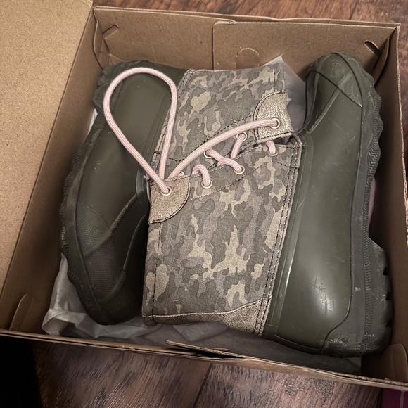 Sperry Port Ankle Boot, CAMO, Size 3 - Picture 2 of 4